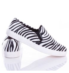 Zebra mintás szőrmés anyagú belebújós slip-on cipő (0015-88-A)