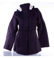 Anyagában mintás, szövet jellegű, kapucnis, enyhén bélelt női kabát (F02012W)